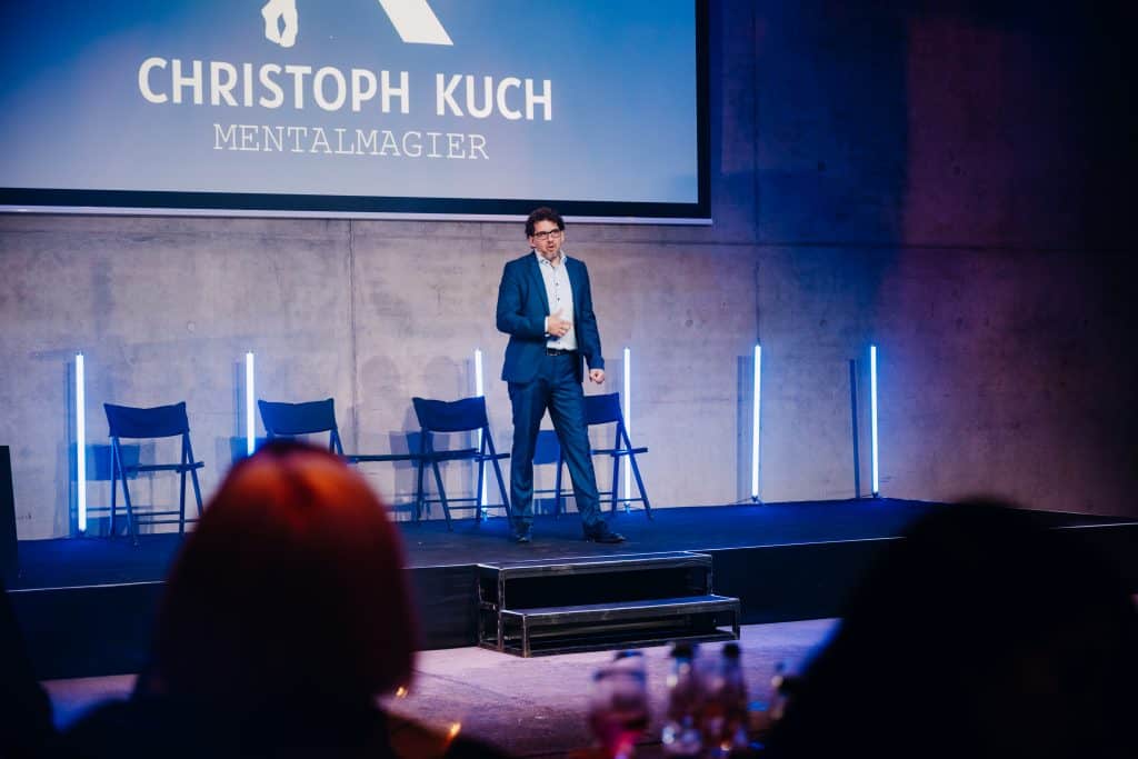 Zauberer in Köln, Christoph Kuch, bei einem Auftritt